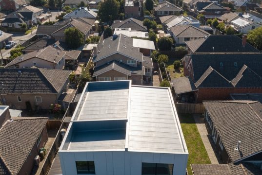 Dachy z blachy powlekanej: inwestycja na lata